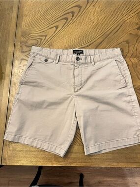 Banana Republic Men’s Khaki Cotton Chino Shorts - Grey Beige